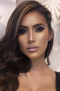 Cristina Vee